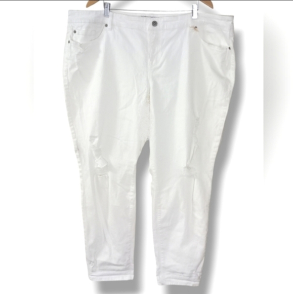 Torrid White Distressed Boyfriend Jeans 🤍 Size 26W/4X - Picture 2 of 6